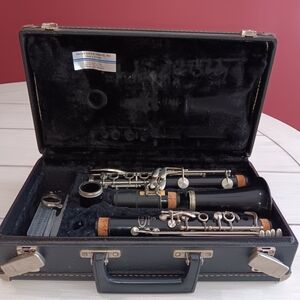 Vito Reso-tone Student Beginner Black Clarinet with Case